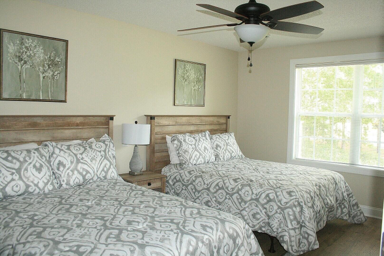 Room 2, 1401 2 Bedroom Villa by Redawning, Brunswick