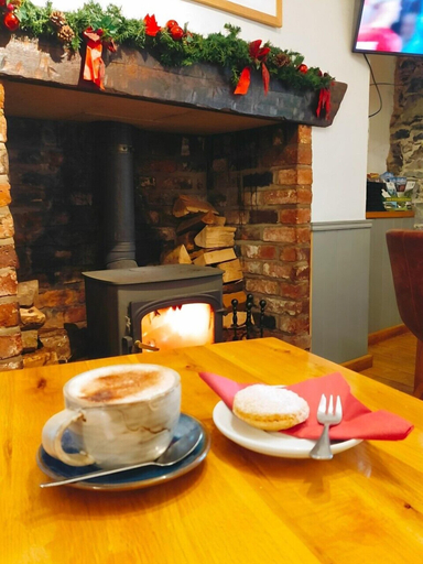 Food & Drinks 5, Cann Office Hotel, Powys