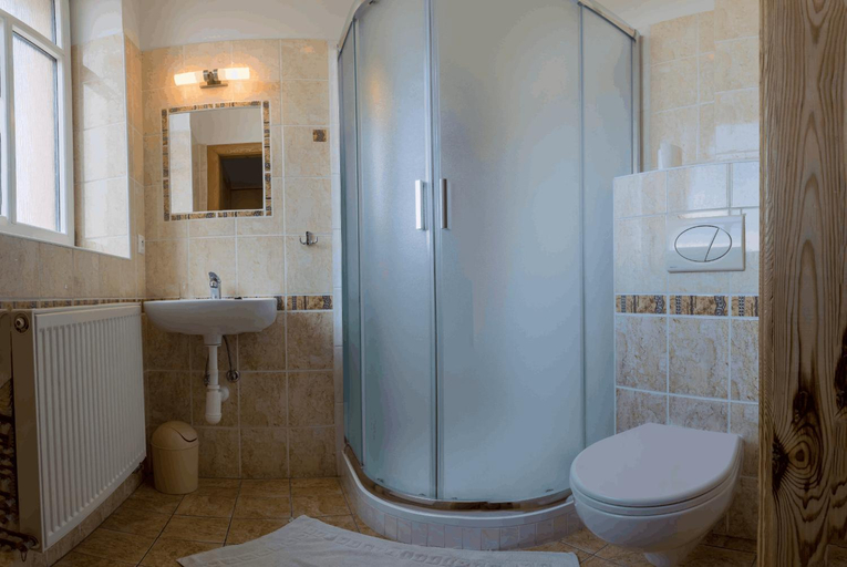 Bathroom 3, Hotel U Nadrazi, Karlovy Vary