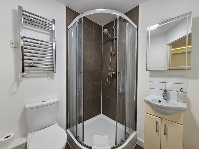 Bathroom 4, London Stay Apartments, London