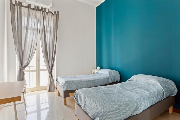 Bedroom 5, Via Pasquale 16 in Napoli, Napoli