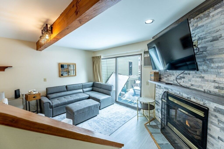 Telemark 5 4 Bedroom Condo by RedAwning, Lamoille