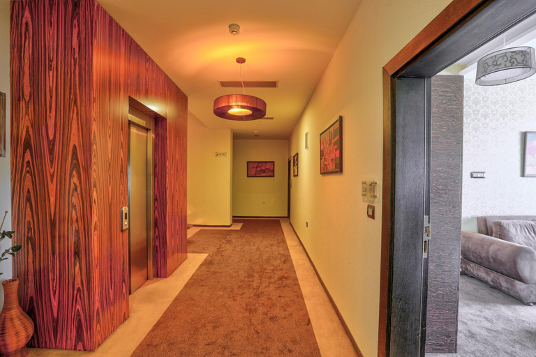 Others 4, Amazona Hotel, Obilić