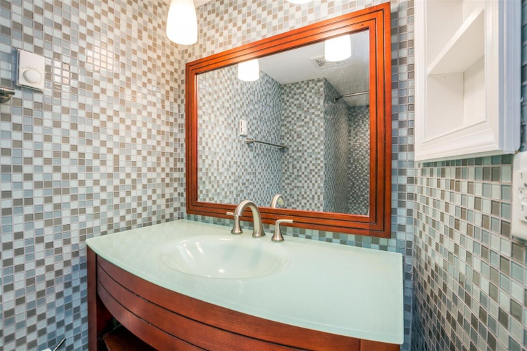 Bathroom 3, High Point South 1c 2 Bedroom Condo by RedAwning, Worcester
