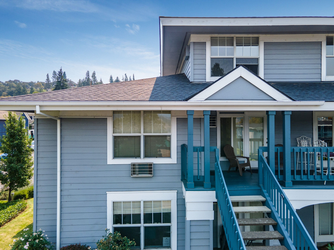 Exterior 5, 04 Lodge 1 Bedroom Condo by RedAwning, Hood River