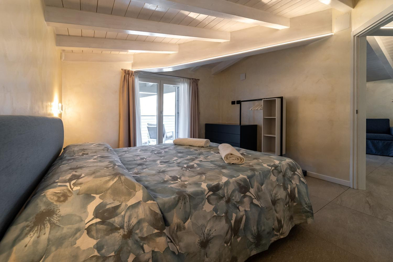 Bedroom 2, Mughetto Apartment, Lecco