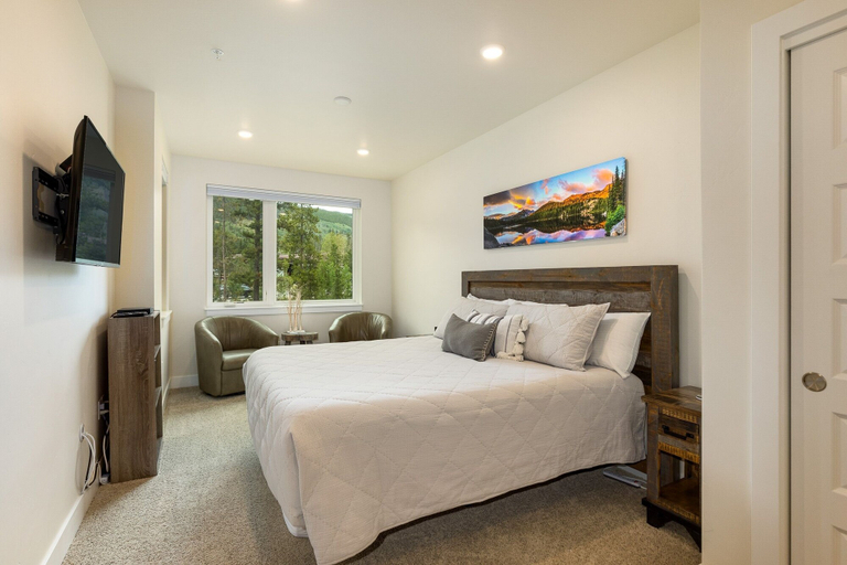 Room 5, 202 Clearwater Lofts 2 Bedroom Condo by RedAwning, Summit