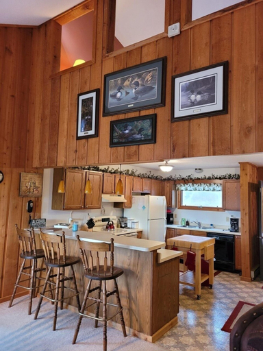 Food & Drinks 4, Cable Townhome #3 3 Bedroom Condo by RedAwning, Bayfield