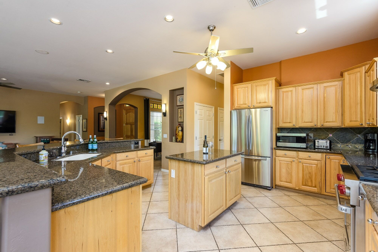 Private kitchen 4, Casa Dynamite 4 Bedroom Home by RedAwning, Maricopa