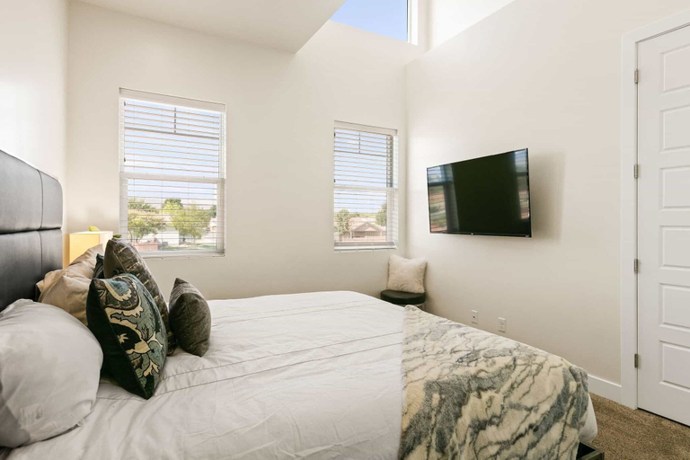 Bedroom 3, Red Cliffs Retreat Ocotillo #8 by RedAwning, Washington