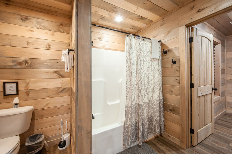 Bathroom 3, Brand New Freedom Cabin with Large Deck by RedAwning, Sevier
