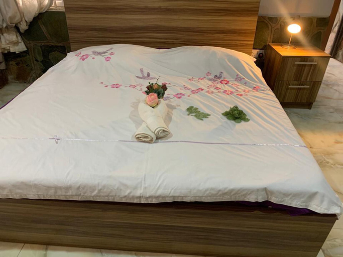 Bedroom 2, 1bed Apartment - Parking, Wifi, Balcony, Bbq, Tema
