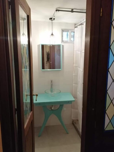 Bathroom 3, Destino 26 Hostel, Montevideo
