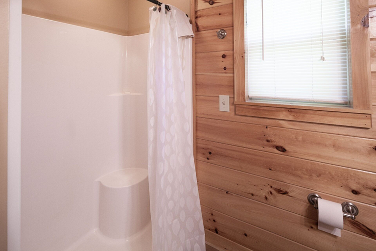 Bathroom 3, Bear Hugs - Great Cabin! 2 Bedroom Cabin by RedAwning, Sevier