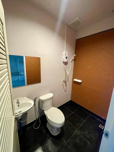 Bathroom, Lamoon Hostel 90s, Hat Yai