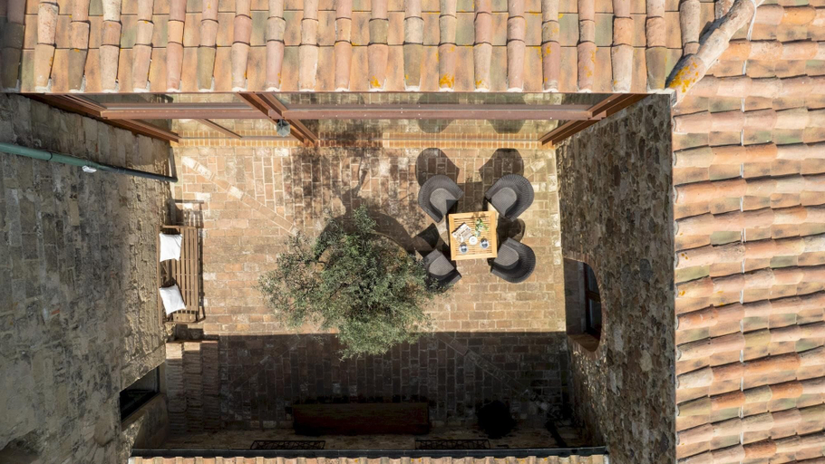 Room 5, Pieve di San Giovanni 10, Pisa