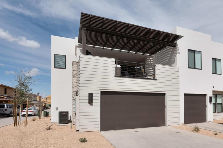 Exterior & Views 2, Desert Color Lake House by RedAwning, Washington