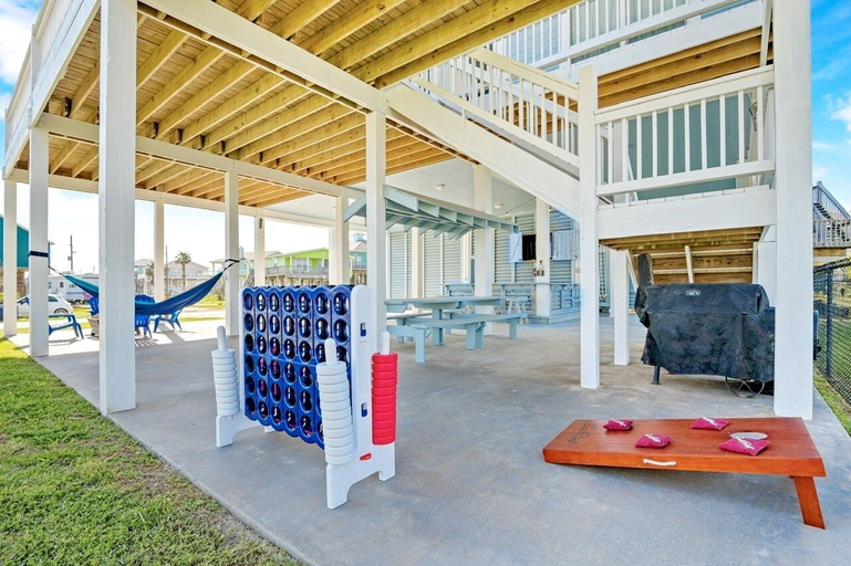 Property grounds 3, Ohana 3 Bedroom Home by RedAwning, Galveston