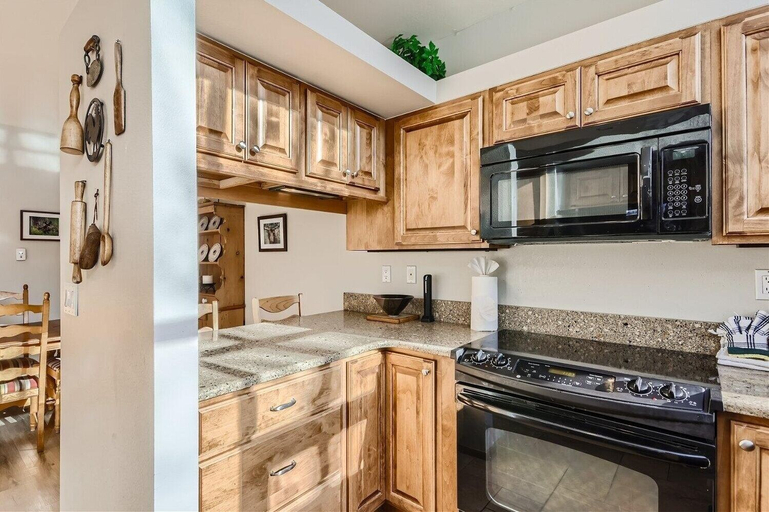 Private kitchen 2, Creek Condos C-1 3 Bedroom Condo by RedAwning, Summit