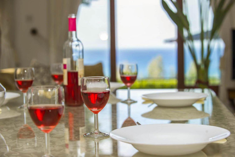 Food & Drinks, Villa Minoas