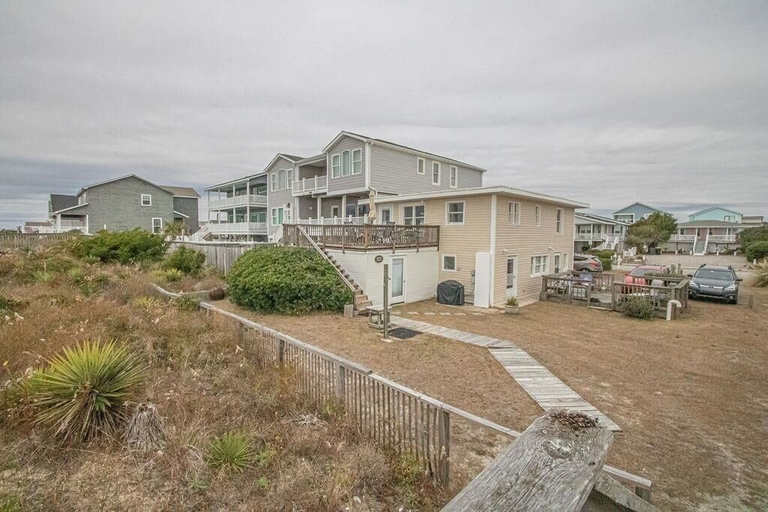 Exterior 4, The Captain's Quarters 2 Bedroom Home by RedAwning, Brunswick