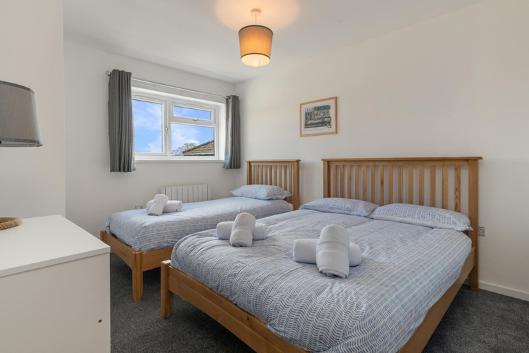 Bedroom 2, Coedrath Park 20 - Modern Apartment Close to the Beach, Pembrokeshire