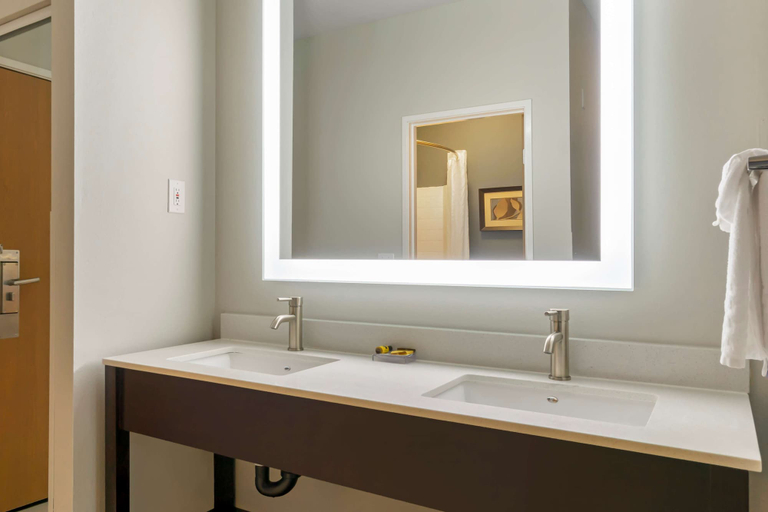 Bathroom 4, Best Western Plus Mountain View Auburn Inn, King