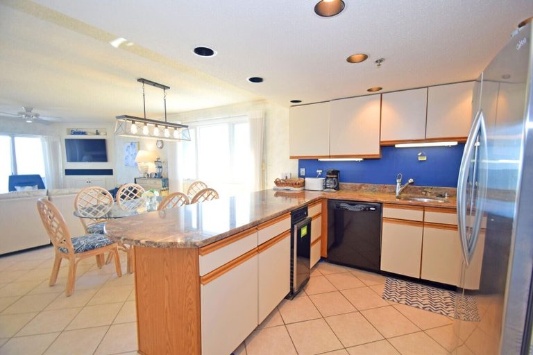 Private kitchen 5, Sungate 401 3 Bedroom Condo by RedAwning, Worcester