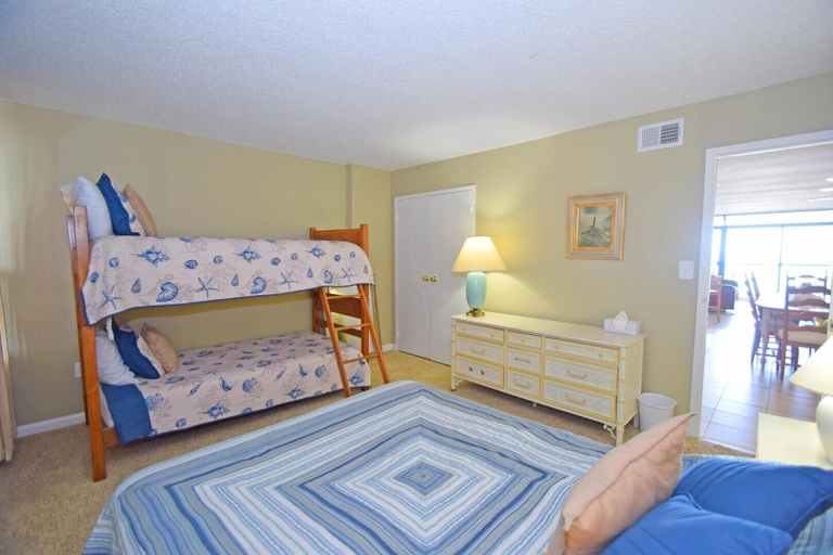 Room 4, Irene 506 2 Bedroom Condo by RedAwning, Worcester