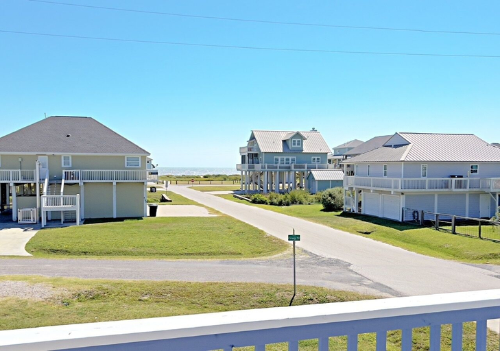 Balcony 5, Beach'n Inn 3 Bedroom Home by RedAwning, Galveston