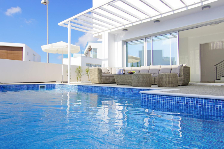 Others 3, Villa Paradisia