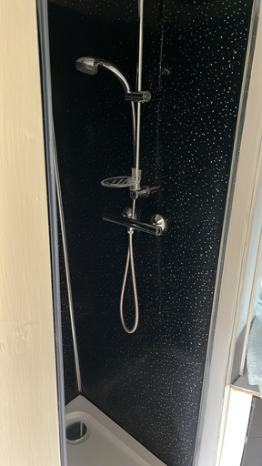 Bathroom 3, Cabin - Sleeps 2 hot tub & Parking, Powys