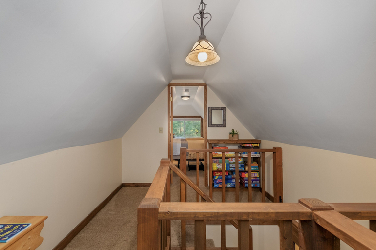 Interior 4, Trobele 3 Bedroom Home by NW Comfy Cabins by RedAwning, Chelan