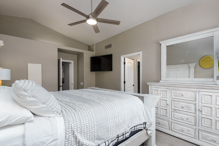 Room 4, Casa De Mojave 3 Bedroom Home by RedAwning, Maricopa