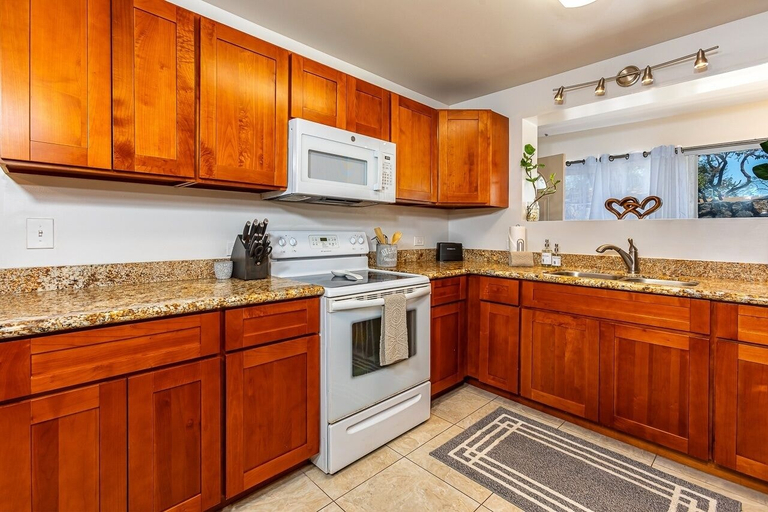 Private kitchen 2, Koki Place 3 Bedroom Home, Maui