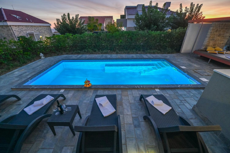 Others 2, Villa Flavia and Alba - Private Heated Pool, Novalja