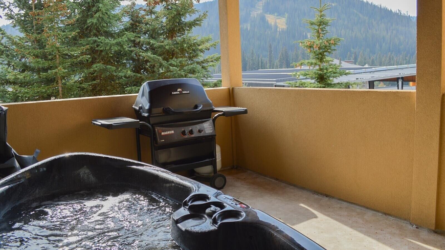 Property grounds 4, Snow Creek Village #49, Thompson-Nicola