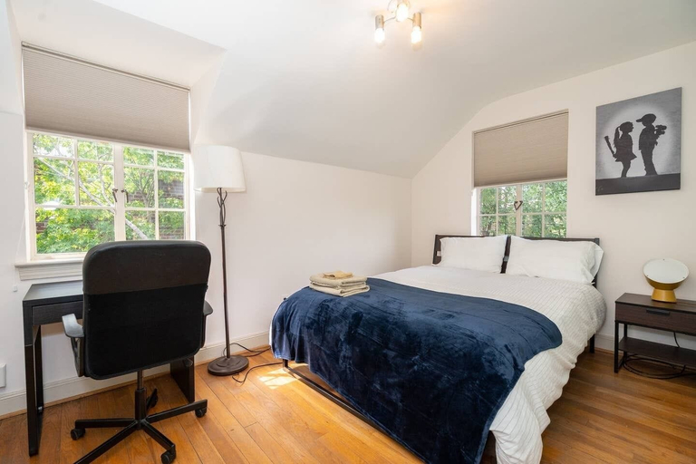 Bedroom 4, Spacious 4BR CozySuites in Old Town Alexandria, Alexandria