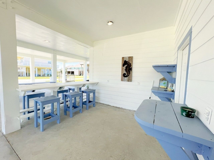 Property grounds 3, Beach'n Inn 3 Bedroom Home by RedAwning, Galveston
