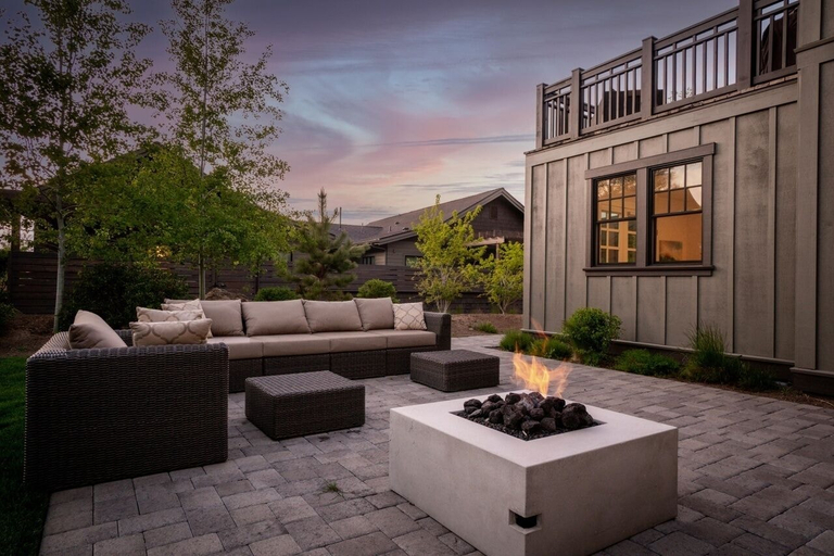 Balcony 4, Stone 5 Bedroom Home by RedAwning, Deschutes