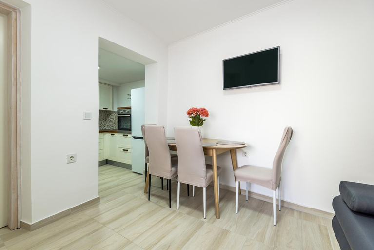 Others 3, Apartments with parking space Sibenik - 21075, Šibenik