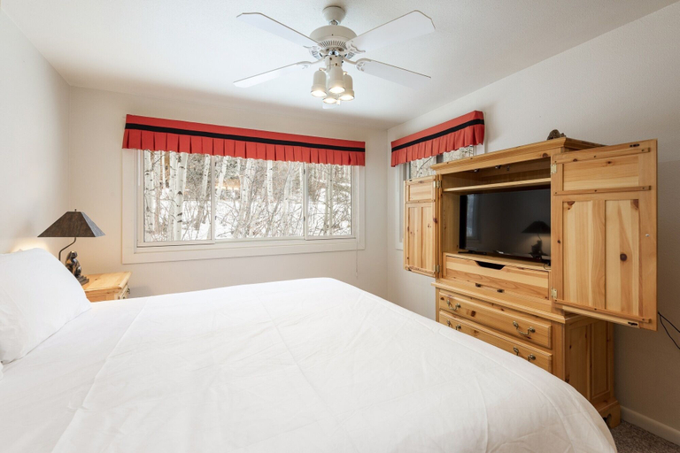 Room 2, Snow Flower 145 2 Bedroom Condo by RedAwning, Summit
