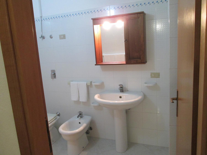 Bathroom 2, Residence Punta Sottile A 2 passi dalla spiaggia di cala francese Lampedusa, Agrigento