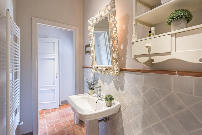 Bathroom 5, La Macina Farmhouse in Matraia, Lucca