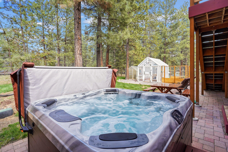 Spa, 16 Jillian 4 Bedroom Home by RedAwning, Deschutes