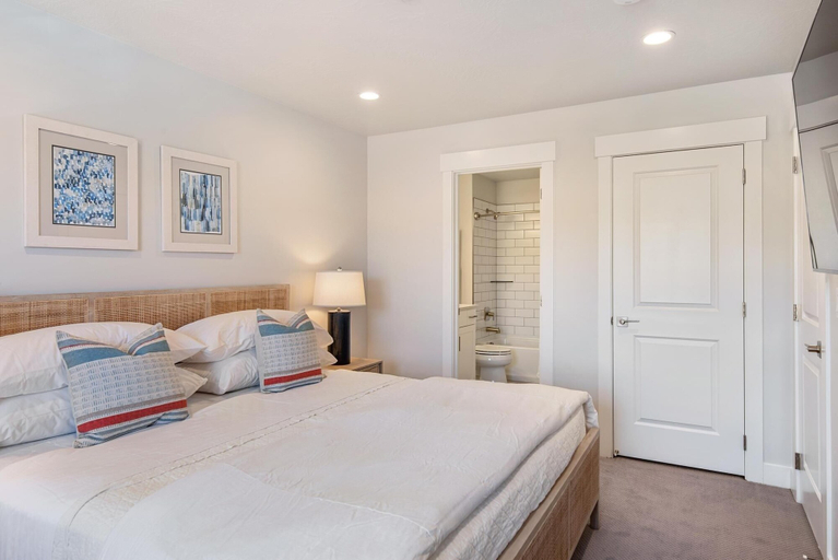 Bedroom 3, Shangri-la by RedAwning, Washington