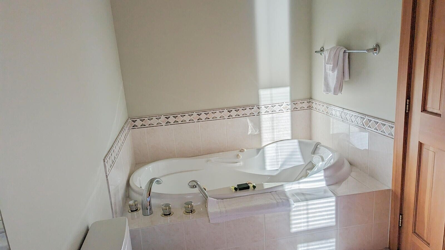 Bathroom 3, On the Run Chalet by Bear Country, Thompson-Nicola