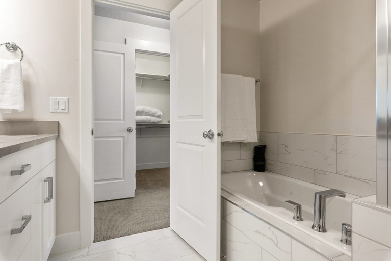 Bathroom 4, Southern Escape by RedAwning, Washington