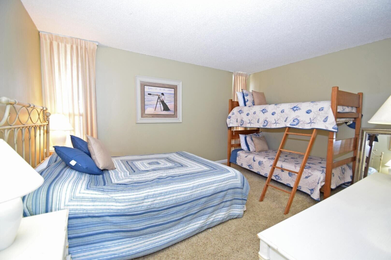 Room 3, Irene 506 2 Bedroom Condo by RedAwning, Worcester