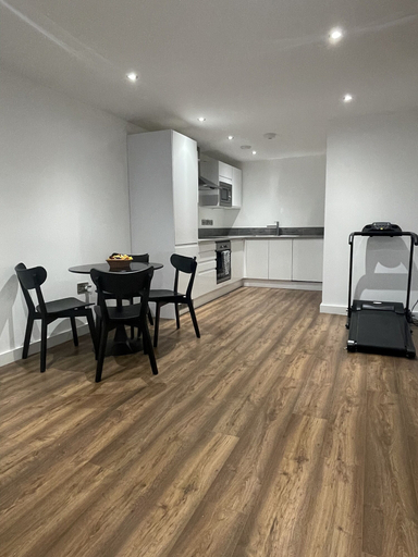 Others 5, Luxury 2-bed Apartment in Manchester With Parking, Manchester